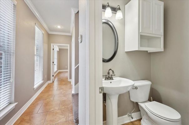 Bathroom, Interior, Recessed Lighting