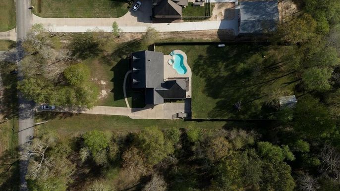 Exterior, Drone