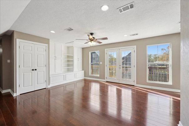 Empty room, Interior, Recessed Lighting, Wood Texture Flooring