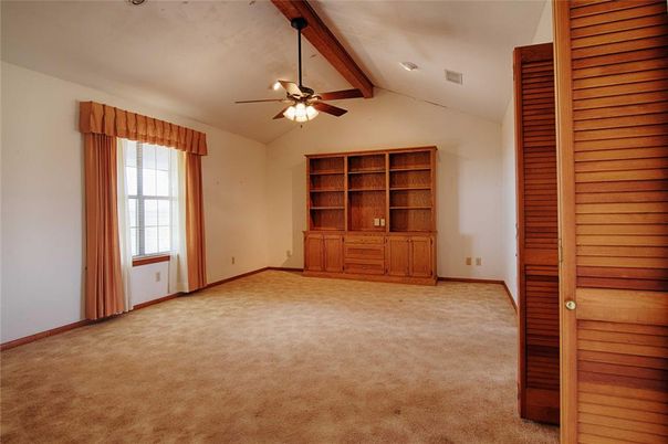 Empty room, Interior, Recessed Lighting, Wooden Beams