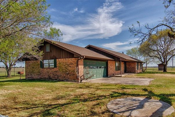 Attached, Backyard, Exterior, Facade, Brick Facade, Log Home
