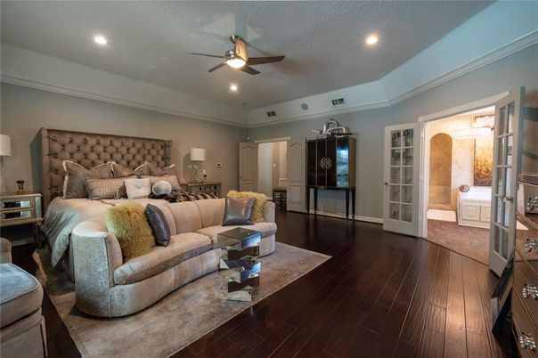 Bedroom, Interior, Living room, Recessed Lighting, Wood Texture Flooring