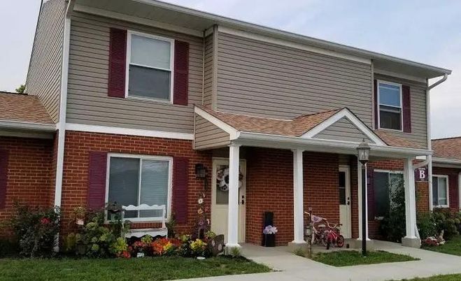 Exterior, Facade, Brick Facade, Rowhouse