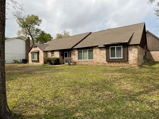 Exterior, Facade, Brick Facade, Ranch