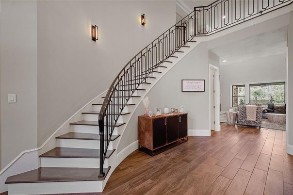 Interior, Recessed Lighting, Wood Texture Flooring