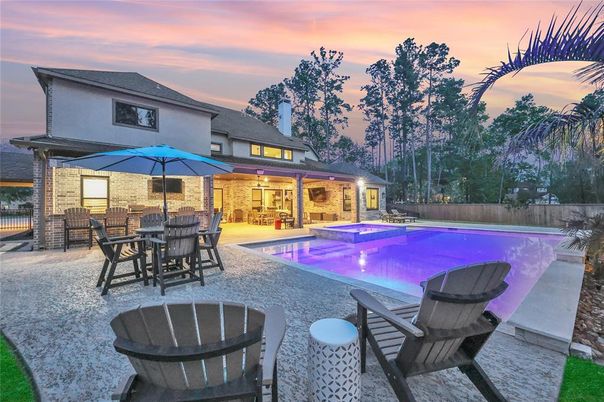 Exterior, Pool