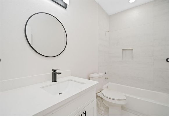Bathroom, Interior, Recessed Lighting