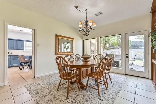 Chandelier, Dining room, Interior