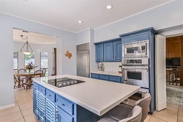 Dining room, Interior, Kitchen, Pendant Lights, Recessed Lighting, Stainless Steel Appliances
