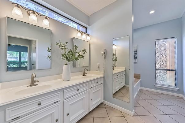 Bathroom, Dual Sink Vanities, Interior, Recessed Lighting
