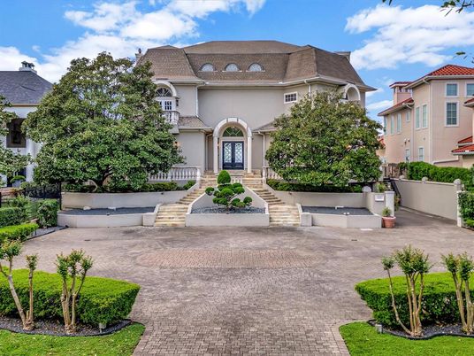 Exterior, Facade, French Provincial