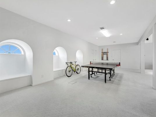 Game Room, Interior, Recessed Lighting