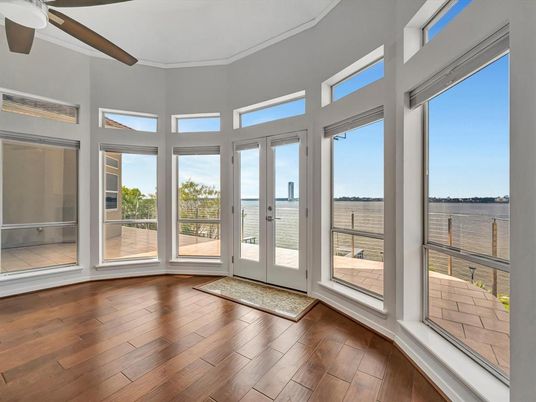 Empty room, Interior, Sun Room, Water, Wood Texture Flooring