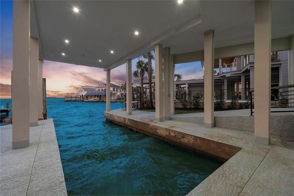 Exterior, Lake, Recessed Lighting