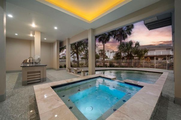 Exterior, Pool