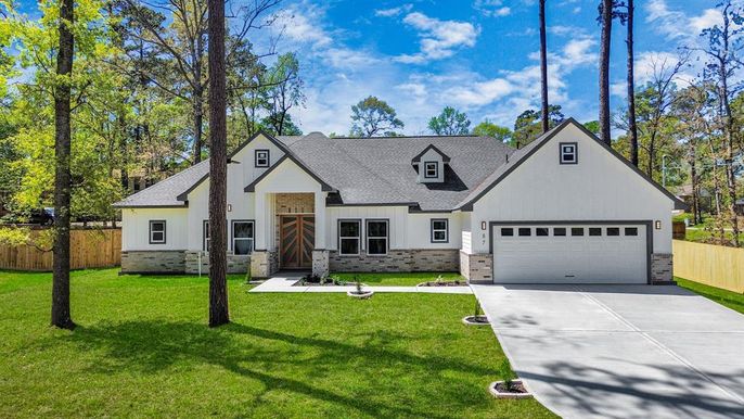 Attached, Exterior, Facade, Farmhouse