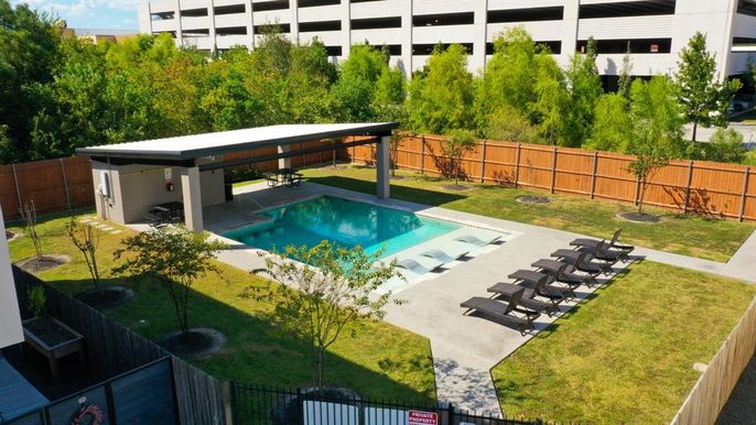 Exterior, Pool