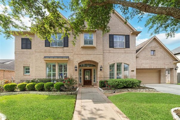 Attached, Exterior, Facade, Brick Facade, Brick Traditional