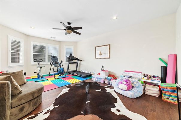 Fitness Equipment, Interior, Recessed Lighting, Wood Texture Flooring