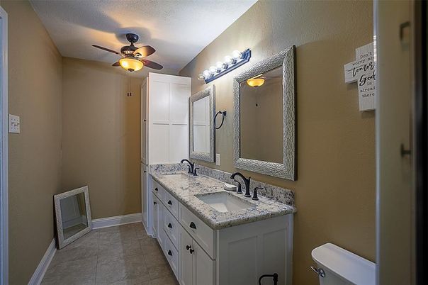 Bathroom, Dual Sink Vanities, Interior