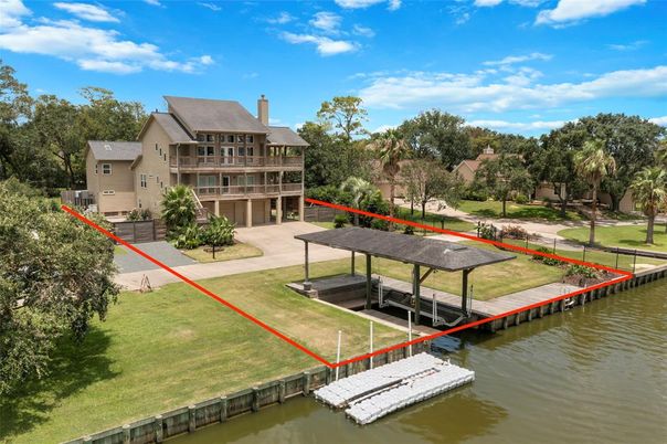 Exterior, Lake