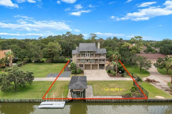 Exterior, Lake