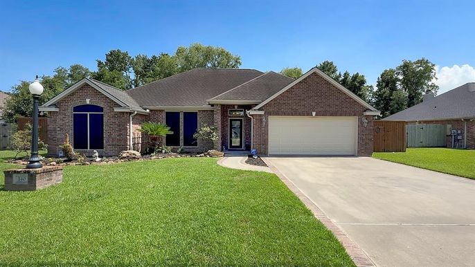 Attached, Exterior, Facade, Brick Facade, Ranch