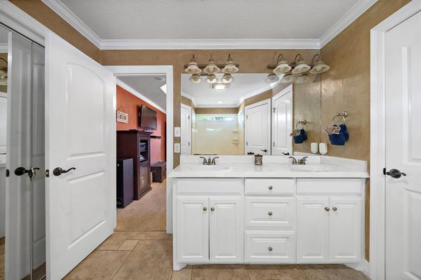 Bathroom, Dual Sink Vanities, Interior