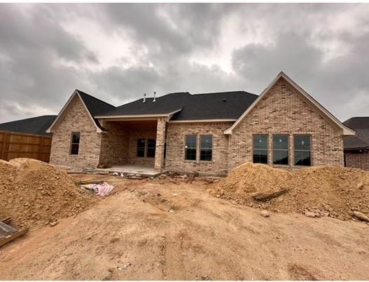 Backyard, Exterior, Facade, Brick Facade, Brick Traditional