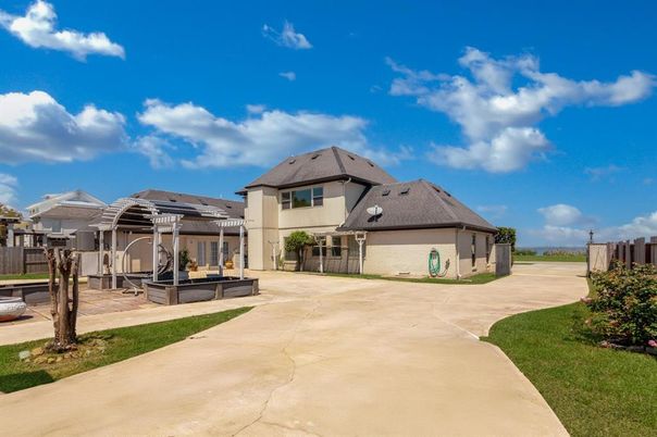 Backyard, Exterior, Hot Tub, Solar Panels