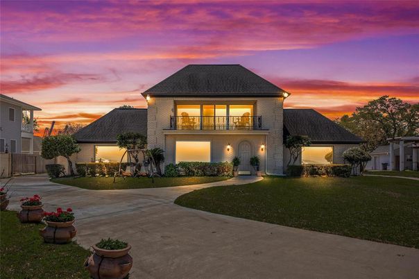 Backyard, Exterior, Facade, French Provincial