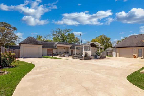 Backyard, Detached Garage, Exterior