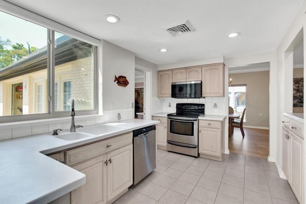 Dining room, Interior, Kitchen, Recessed Lighting, Stainless Steel Appliances