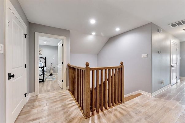 Fitness Equipment, Interior, Recessed Lighting, Wood Texture Flooring