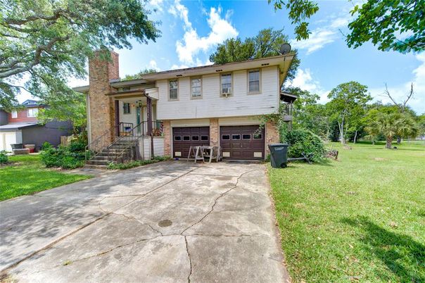 Attached, Backyard, Exterior, Facade, Split Level