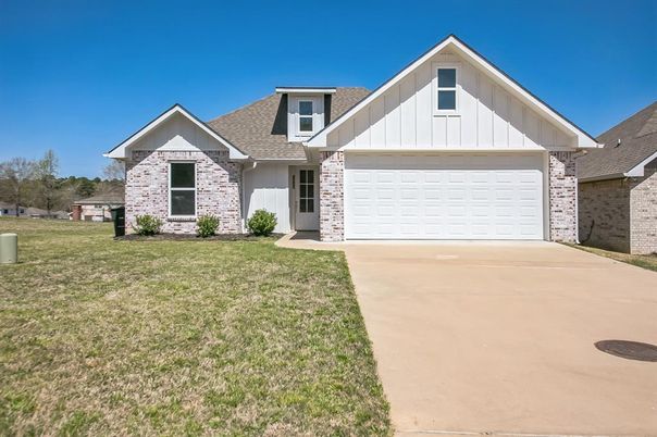 Attached, Exterior, Facade, Ranch
