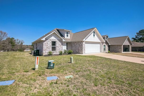 Attached, Backyard, Exterior, Facade, Brick Facade, Ranch