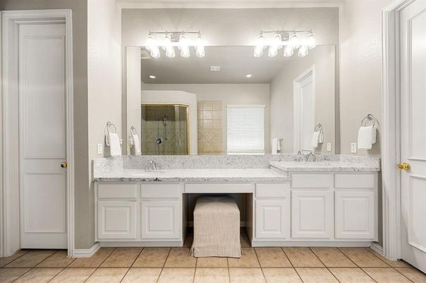 Bathroom, Dual Sink Vanities, Interior, Recessed Lighting