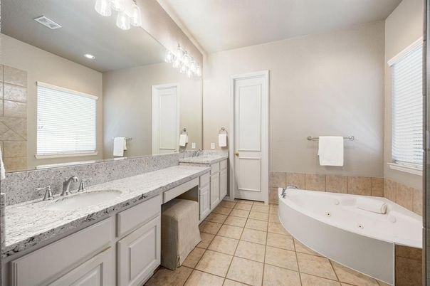 Bathroom, Dual Sink Vanities, Interior, Recessed Lighting