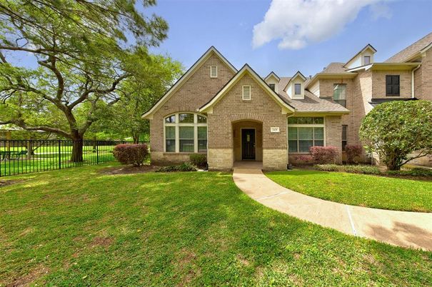 Exterior, Facade, Brick Facade, Brick Traditional