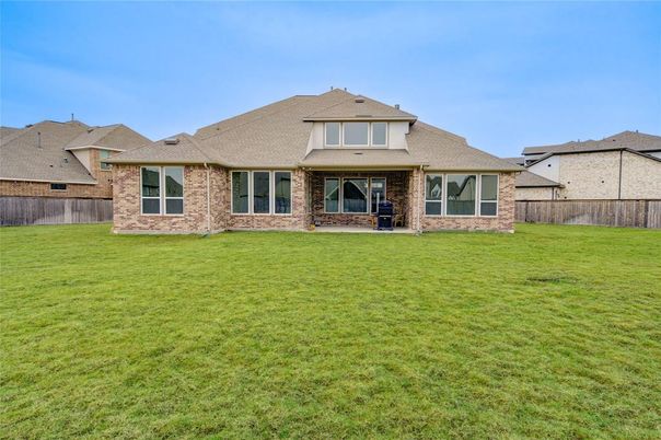 Backyard, Exterior, Facade, Brick Facade, Brick Traditional