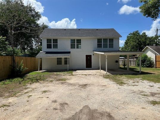 Exterior, Facade, Farmhouse