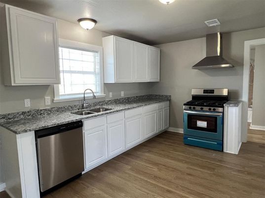 Interior, Kitchen, Stainless Steel Appliances, Wood Texture Flooring