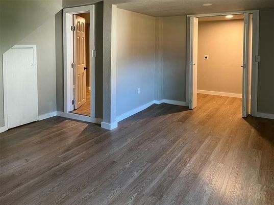 Empty room, Interior, Recessed Lighting, Wood Texture Flooring