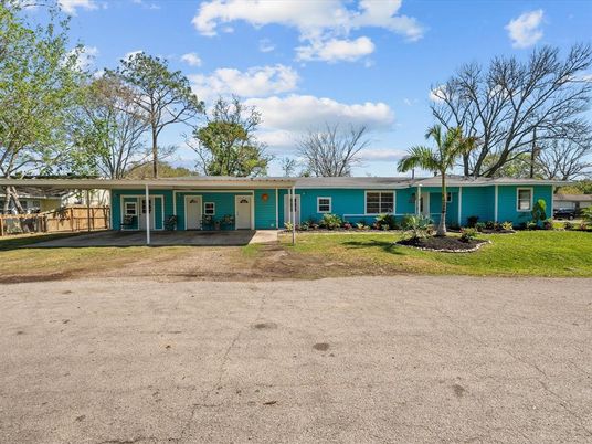 Backyard, Exterior, Facade, Ranch