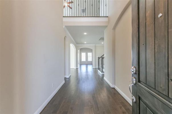 Interior, Recessed Lighting, Wood Texture Flooring