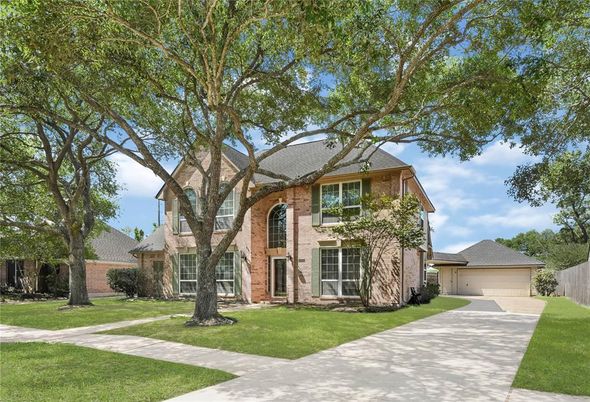 Detached Garage, Exterior, Facade, Brick Facade, French Provincial