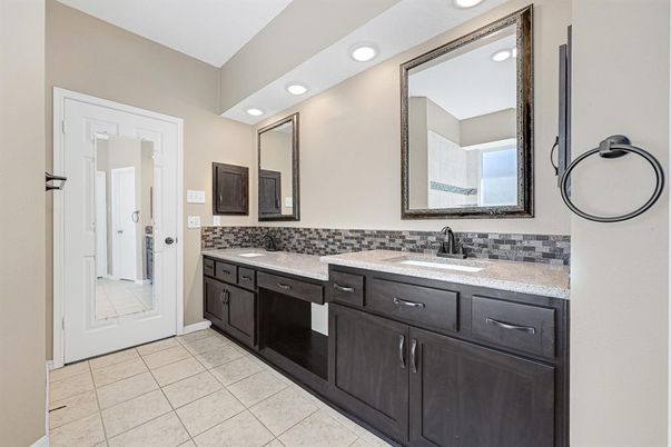 Bathroom, Dual Sink Vanities, Interior, Recessed Lighting