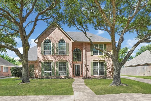 Exterior, Facade, Brick Facade, French Provincial