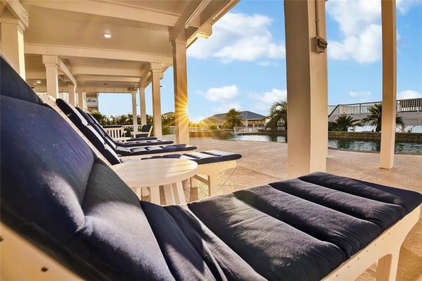 Exterior, Pool, Water